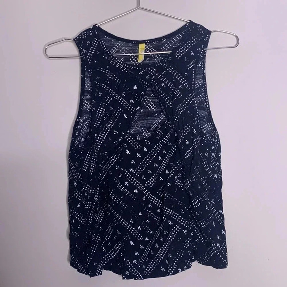 Free People | Crinkle Look Through Sleeveless Tank Top size XS - Picture 2 of 6